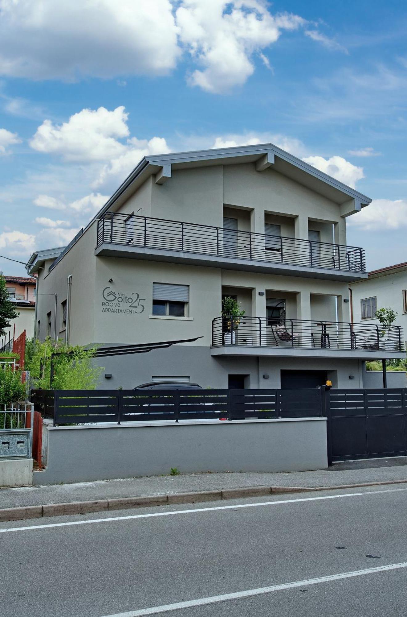 Via Goito 25 Rooms & Apartment Peschiera del Garda Exterior photo