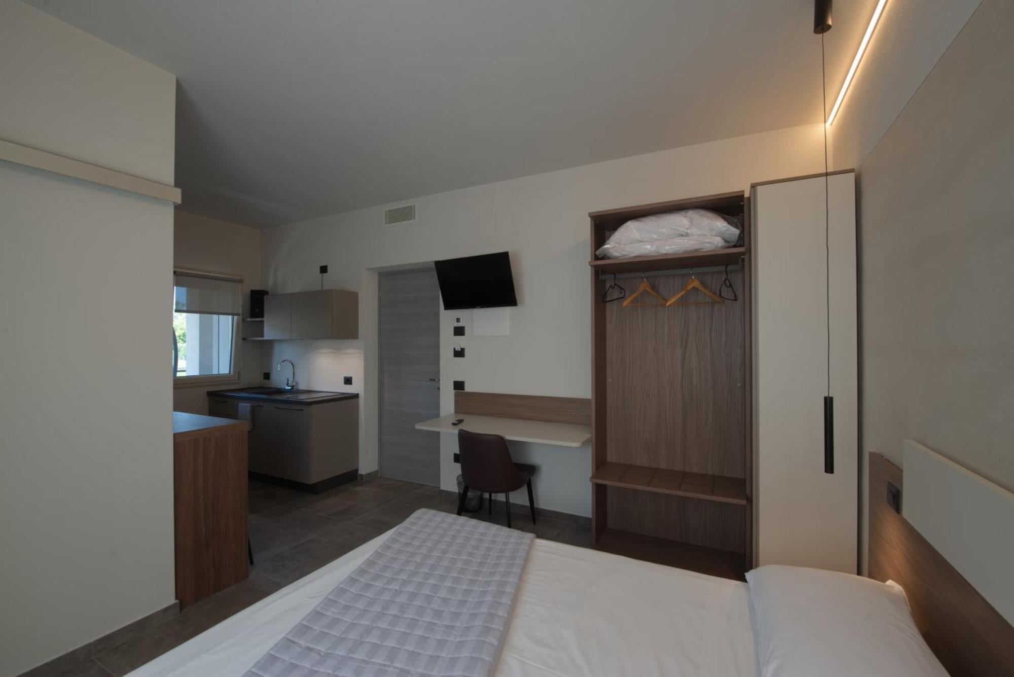 Via Goito 25 Rooms & Apartment Peschiera del Garda Exterior photo