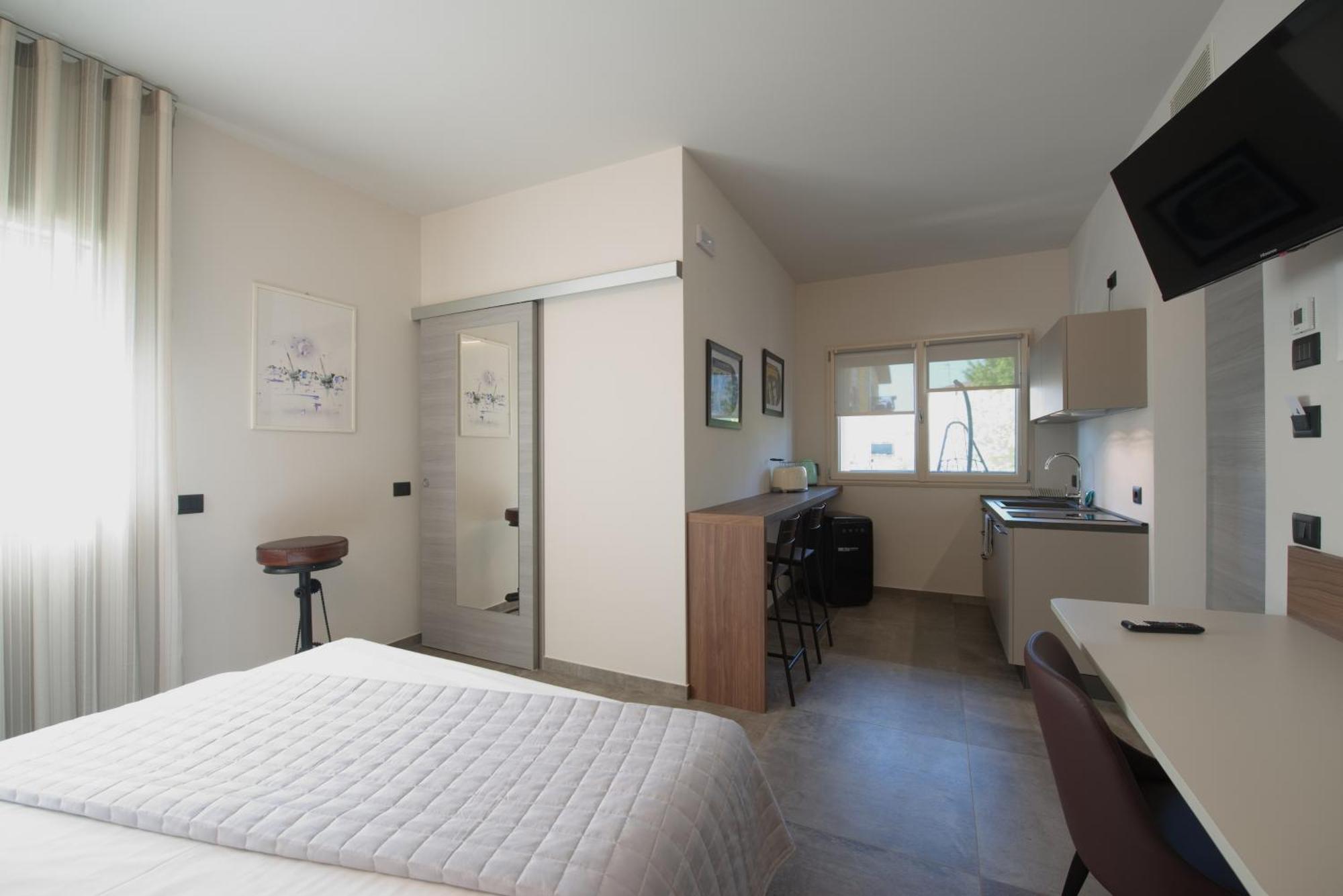 Via Goito 25 Rooms & Apartment Peschiera del Garda Exterior photo