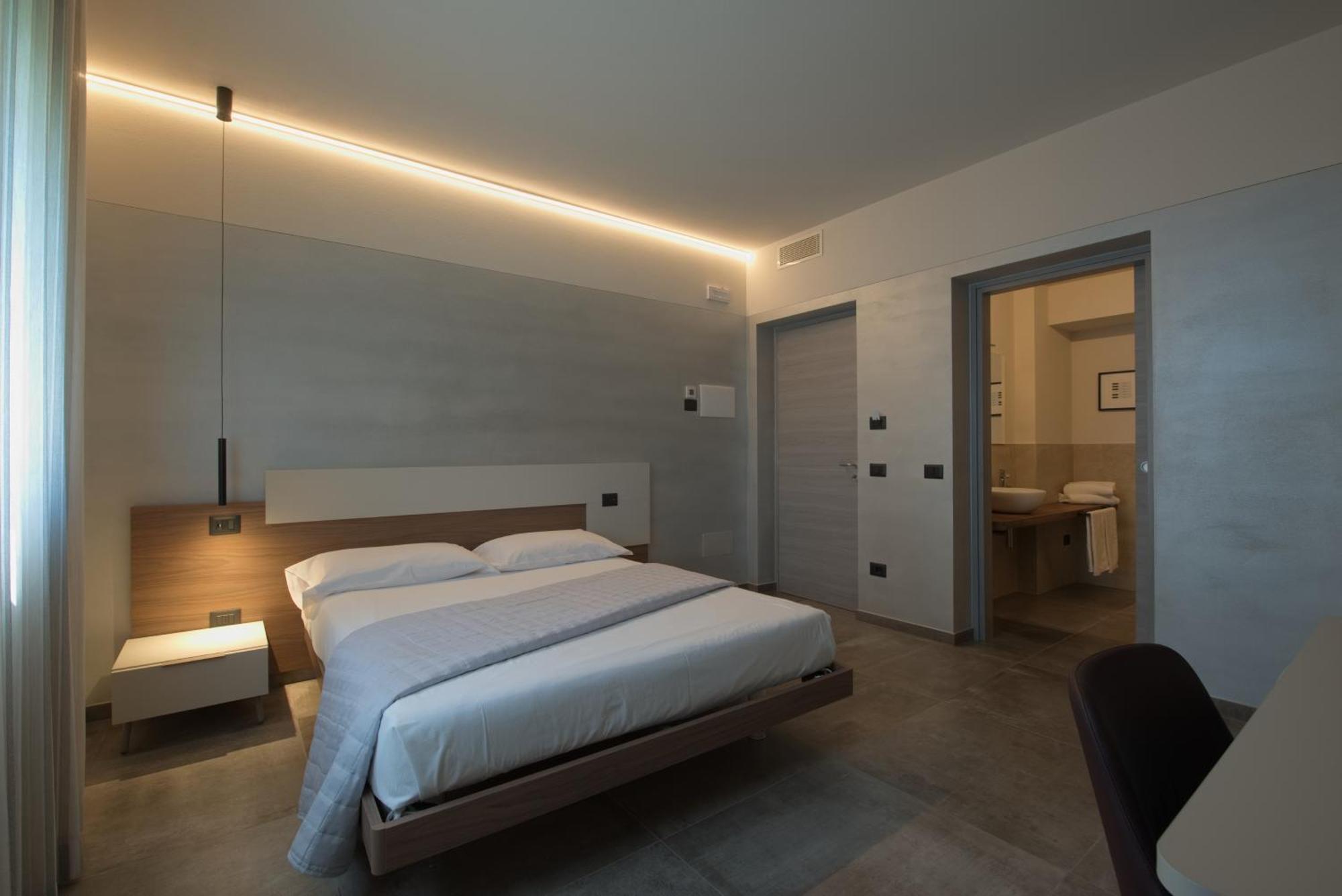 Via Goito 25 Rooms & Apartment Peschiera del Garda Exterior photo